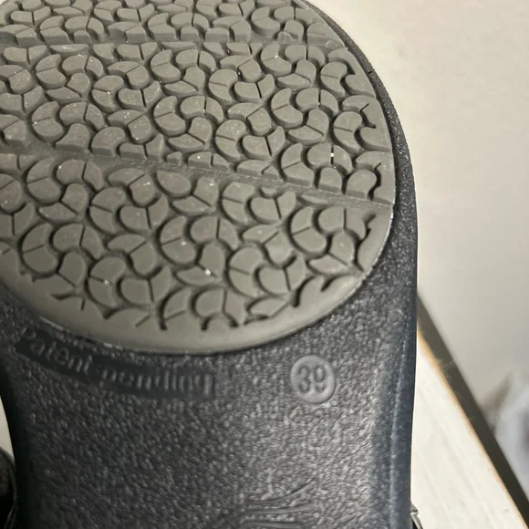 Dansko Black Embossed Leather Clogs Sz 39 EU 8.5-9 US - Picture 6 of 6